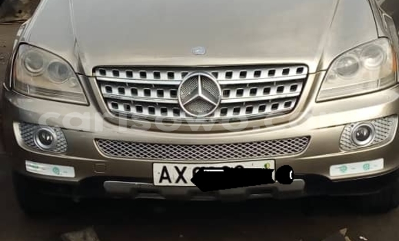 Sayi Na hannu Mercedes-Benz ML–Class Azurfa Mota in Cotonou a Benin Sayi Na hannu Mercedes-Benz ML–Class Azurfa Mota in Cotonou a Benin