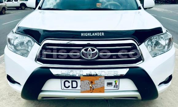 Sayi Na hannu Toyota Highlander White Mota in Cotonou a Benin Sayi Na hannu Toyota Highlander White Mota in Cotonou a Benin