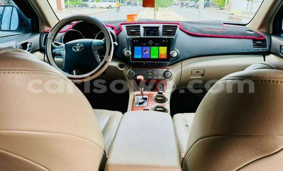 Sayi Na hannu Toyota Highlander White Mota in Cotonou a Benin Sayi Na hannu Toyota Highlander White Mota in Cotonou a Benin