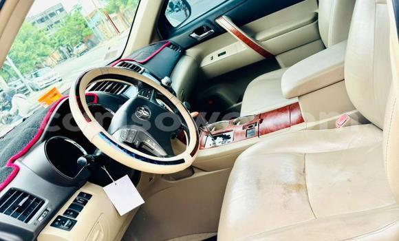 Sayi Na hannu Toyota Highlander White Mota in Cotonou a Benin Sayi Na hannu Toyota Highlander White Mota in Cotonou a Benin