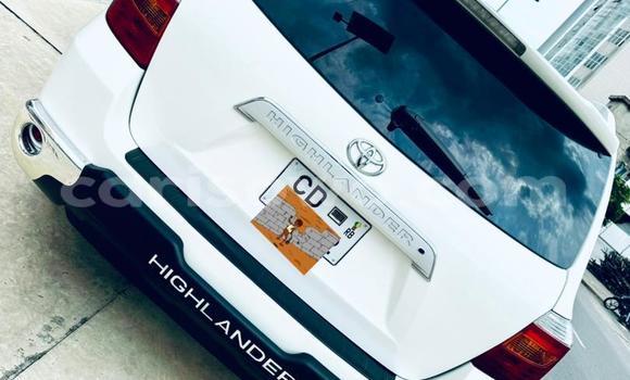 Sayi Na hannu Toyota Highlander White Mota in Cotonou a Benin Sayi Na hannu Toyota Highlander White Mota in Cotonou a Benin