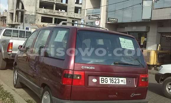 Ra Àlòkù Citroen 2CV Red Ọkọ̀ in Cotonou ni Benin Ra Àlòkù Citroen 2CV Red Ọkọ̀ in Cotonou ni Benin