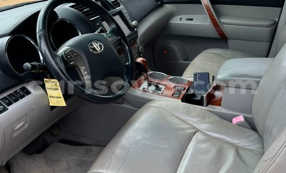 Sayi Na hannu Toyota Highlander White Mota in Cotonou a Benin Sayi Na hannu Toyota Highlander White Mota in Cotonou a Benin