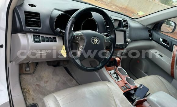 Sayi Na hannu Toyota Highlander White Mota in Cotonou a Benin Sayi Na hannu Toyota Highlander White Mota in Cotonou a Benin