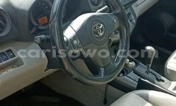 Sayi Na hannu Toyota RAV4 Sauran Mota in Cotonou a Benin Sayi Na hannu Toyota RAV4 Sauran Mota in Cotonou a Benin