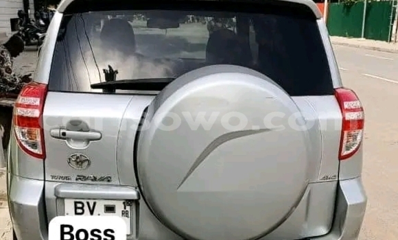 Sayi Na hannu Toyota RAV4 Sauran Mota in Cotonou a Benin Sayi Na hannu Toyota RAV4 Sauran Mota in Cotonou a Benin