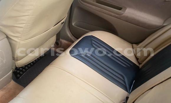 Ra Àlòkù Toyota Camry funfun Ọkọ̀ in Abomey Calavi ni Benin Ra Àlòkù Toyota Camry funfun Ọkọ̀ in Abomey Calavi ni Benin