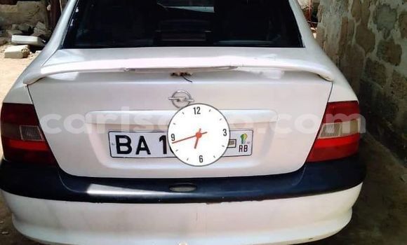 Acheter Occasion Voiture Opel Astra Blanc à Abomey Calavi, Benin Acheter Occasion Voiture Opel Astra Blanc à Abomey Calavi, Benin