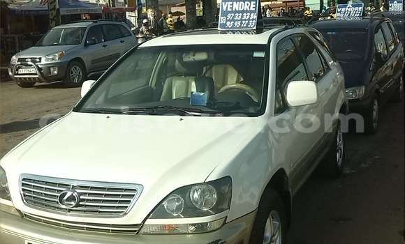 Ra Àlòkù Lexus LX funfun Ọkọ̀ in Cotonou ni Benin Ra Àlòkù Lexus LX funfun Ọkọ̀ in Cotonou ni Benin