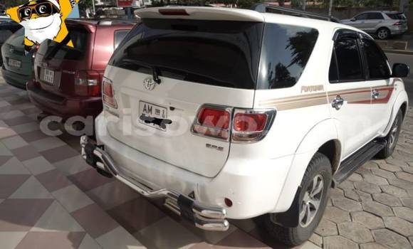 Acheter Occasion Voiture Toyota Fortuner Blanc à Porto Novo, Benin Acheter Occasion Voiture Toyota Fortuner Blanc à Porto Novo, Benin