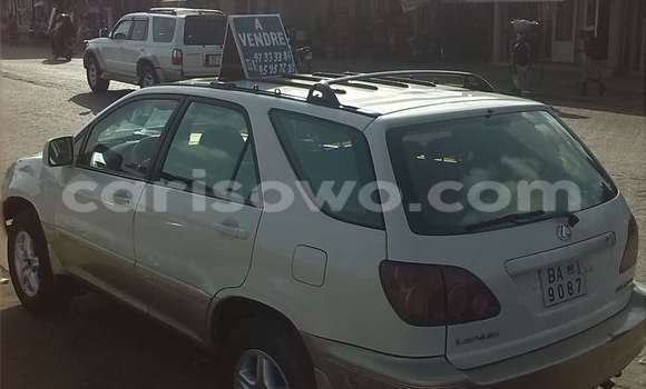 Ra Àlòkù Lexus LX funfun Ọkọ̀ in Cotonou ni Benin Ra Àlòkù Lexus LX funfun Ọkọ̀ in Cotonou ni Benin