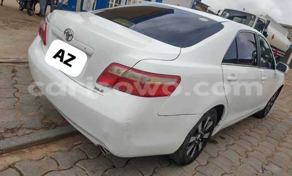 Ra Àlòkù Toyota Camry funfun Ọkọ̀ in Cotonou ni Benin Ra Àlòkù Toyota Camry funfun Ọkọ̀ in Cotonou ni Benin