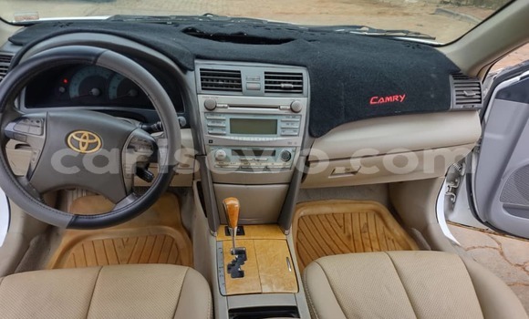 Ra Àlòkù Toyota Camry funfun Ọkọ̀ in Cotonou ni Benin Ra Àlòkù Toyota Camry funfun Ọkọ̀ in Cotonou ni Benin