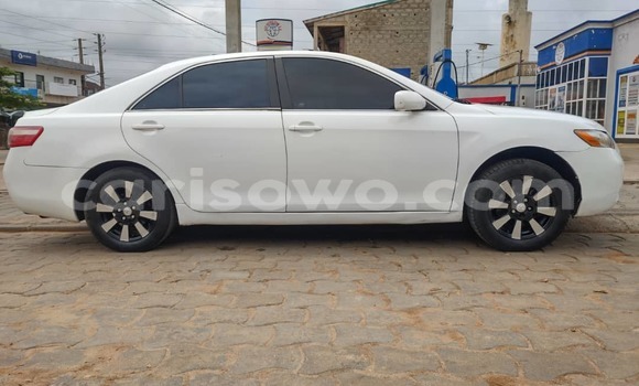 Ra Àlòkù Toyota Camry funfun Ọkọ̀ in Cotonou ni Benin Ra Àlòkù Toyota Camry funfun Ọkọ̀ in Cotonou ni Benin