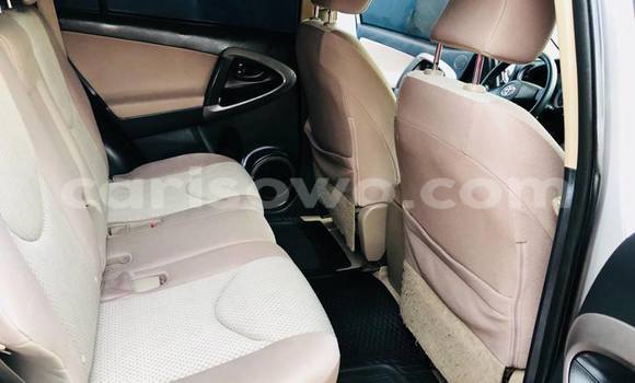 Acheter Occasion Voiture Toyota RAV4 Gris à Porto Novo, Benin Acheter Occasion Voiture Toyota RAV4 Gris à Porto Novo, Benin