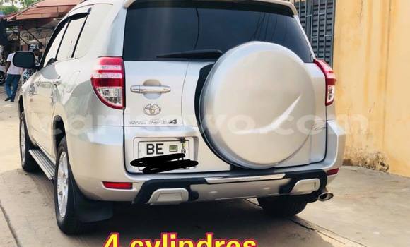 Acheter Occasion Voiture Toyota RAV4 Gris à Porto Novo, Benin Acheter Occasion Voiture Toyota RAV4 Gris à Porto Novo, Benin