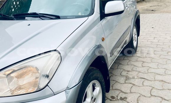 Sayi Na hannu Toyota RAV4 Azurfa Mota in Cotonou a Benin Sayi Na hannu Toyota RAV4 Azurfa Mota in Cotonou a Benin