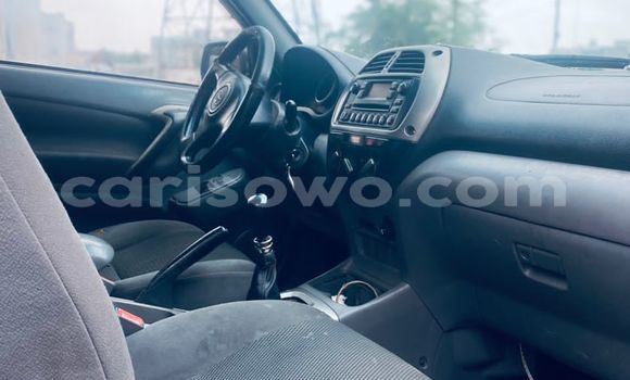 Sayi Na hannu Toyota RAV4 Azurfa Mota in Cotonou a Benin Sayi Na hannu Toyota RAV4 Azurfa Mota in Cotonou a Benin