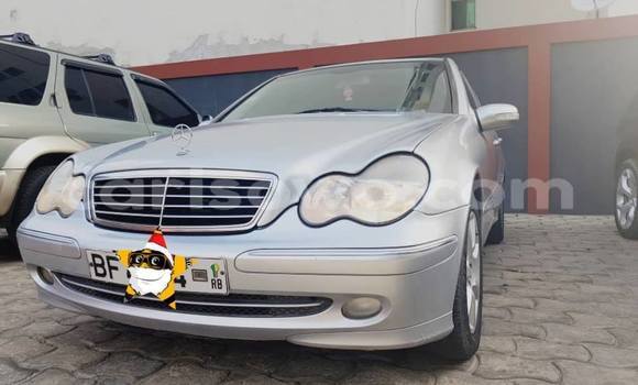 Acheter Occasion Voiture Mercedes-Benz C-klasse Gris à Porto Novo, Benin Acheter Occasion Voiture Mercedes-Benz C-klasse Gris à Porto Novo, Benin