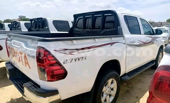 Sayi Na hannu Toyota Hilux White Mota in Cotonou a Benin Sayi Na hannu Toyota Hilux White Mota in Cotonou a Benin