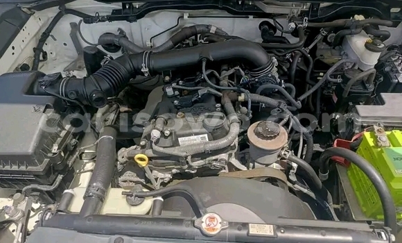 Sayi Na hannu Toyota Hilux White Mota in Cotonou a Benin Sayi Na hannu Toyota Hilux White Mota in Cotonou a Benin