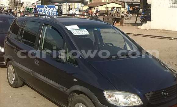 Sayi Na hannu Opel Zafira Blue Mota in Cotonou a Benin