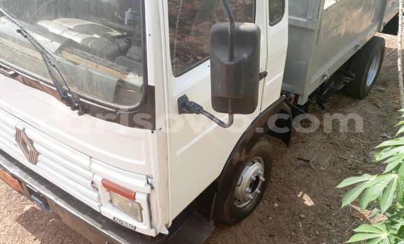 Sayi Na hannu Renault 6 Sauran Mota in Cotonou a Benin Sayi Na hannu Renault 6 Sauran Mota in Cotonou a Benin