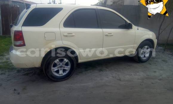 Sayi Na hannu Kia Sorento White Mota in Porto Novo a Benin