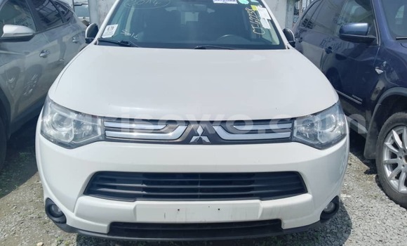 Buy Used Mitsubishi Outlander White Car in Cotonou in Benign