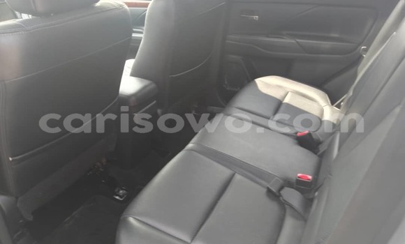 Ra Àlòkù Mitsubishi Outlander funfun Ọkọ̀ in Cotonou ni Benin Ra Àlòkù Mitsubishi Outlander funfun Ọkọ̀ in Cotonou ni Benin