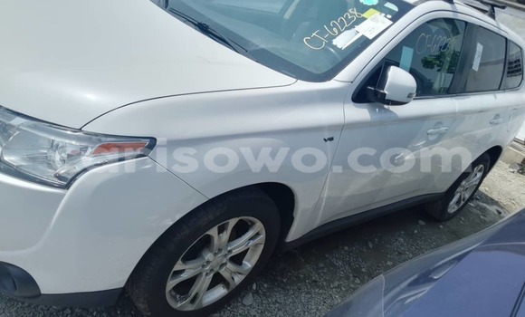 Ra Àlòkù Mitsubishi Outlander funfun Ọkọ̀ in Cotonou ni Benin Ra Àlòkù Mitsubishi Outlander funfun Ọkọ̀ in Cotonou ni Benin