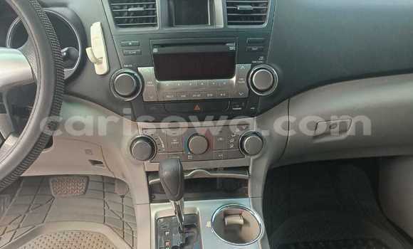 Sayi Na hannu Toyota Highlander Azurfa Mota in Cotonou a Benin Sayi Na hannu Toyota Highlander Azurfa Mota in Cotonou a Benin