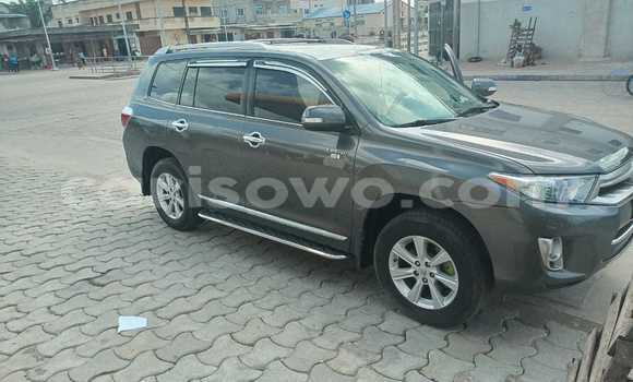 Sayi Na hannu Toyota Highlander Azurfa Mota in Cotonou a Benin Sayi Na hannu Toyota Highlander Azurfa Mota in Cotonou a Benin