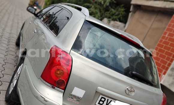 Sayi Na hannu Toyota Avensis Azurfa Mota in Cotonou a Benin