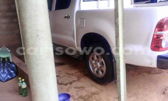 Ra Àlòkù Toyota Hilux funfun Ọkọ̀ in Natitingou ni Benin Ra Àlòkù Toyota Hilux funfun Ọkọ̀ in Natitingou ni Benin