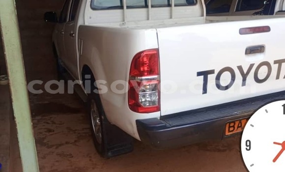Ra Àlòkù Toyota Hilux funfun Ọkọ̀ in Natitingou ni Benin Ra Àlòkù Toyota Hilux funfun Ọkọ̀ in Natitingou ni Benin