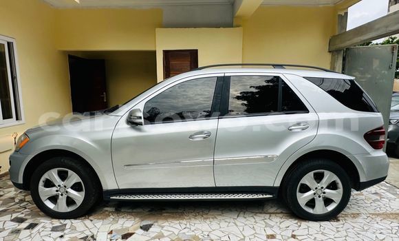Sayi Na hannu Mercedes-Benz M–Class Azurfa Mota in Cotonou a Benin Sayi Na hannu Mercedes-Benz M–Class Azurfa Mota in Cotonou a Benin