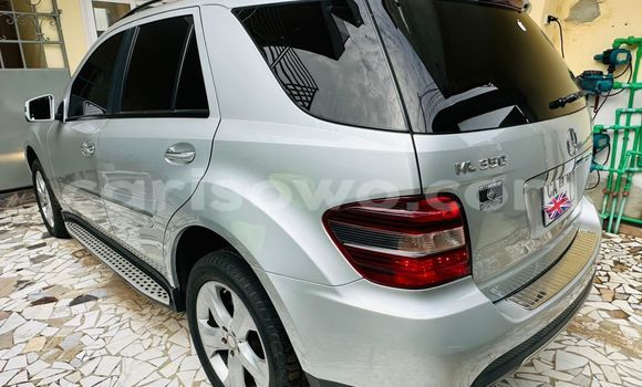 Sayi Na hannu Mercedes-Benz M–Class Azurfa Mota in Cotonou a Benin Sayi Na hannu Mercedes-Benz M–Class Azurfa Mota in Cotonou a Benin