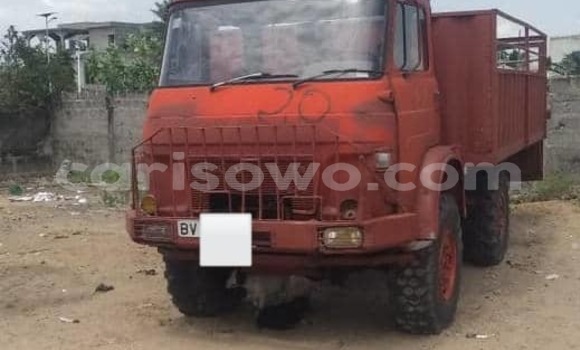 Sayi Na hannu Renault Sandero Red Mota in Cotonou a Benin