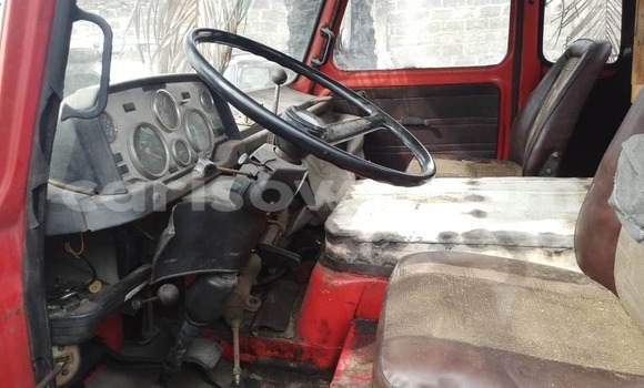 Acheter Occasion Voiture Renault Sandero Rouge à Cotonou, Benin Acheter Occasion Voiture Renault Sandero Rouge à Cotonou, Benin