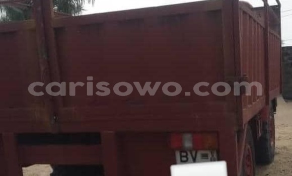 Acheter Occasion Voiture Renault Sandero Rouge à Cotonou, Benin Acheter Occasion Voiture Renault Sandero Rouge à Cotonou, Benin