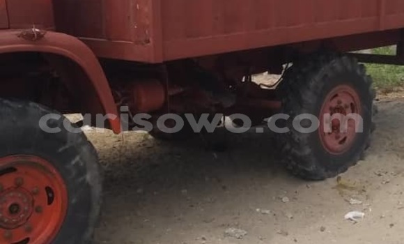 Acheter Occasion Voiture Renault Sandero Rouge à Cotonou, Benin Acheter Occasion Voiture Renault Sandero Rouge à Cotonou, Benin