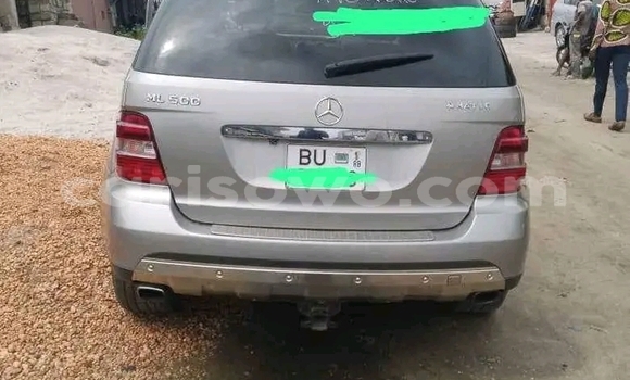 Acheter Occasion Voiture Mercedes-Benz ML–Class Gris à Cotonou, Benin Acheter Occasion Voiture Mercedes-Benz ML–Class Gris à Cotonou, Benin