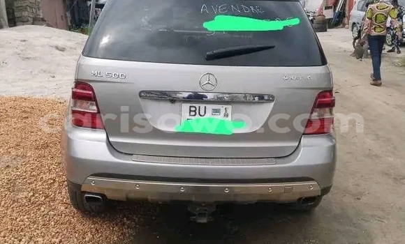 Acheter Occasion Voiture Mercedes-Benz ML–Class Gris à Cotonou, Benin Acheter Occasion Voiture Mercedes-Benz ML–Class Gris à Cotonou, Benin