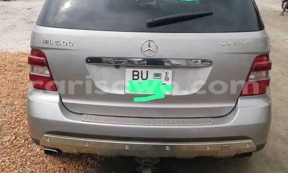 Acheter Occasion Voiture Mercedes-Benz ML–Class Gris à Cotonou, Benin Acheter Occasion Voiture Mercedes-Benz ML–Class Gris à Cotonou, Benin