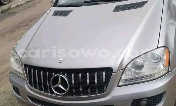 Acheter Occasion Voiture Mercedes-Benz ML–Class Gris à Cotonou, Benin Acheter Occasion Voiture Mercedes-Benz ML–Class Gris à Cotonou, Benin