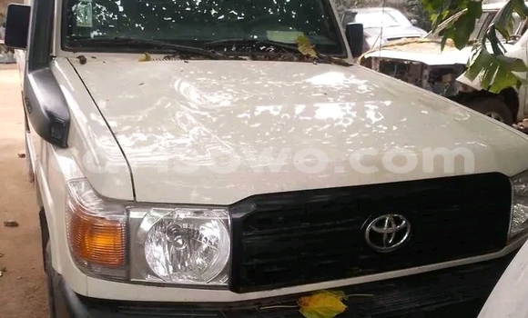 Acheter Occasion Voiture Toyota Land Cruiser Blanc à Cotonou, Benin Acheter Occasion Voiture Toyota Land Cruiser Blanc à Cotonou, Benin