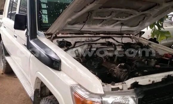 Acheter Occasion Voiture Toyota Land Cruiser Blanc à Cotonou, Benin Acheter Occasion Voiture Toyota Land Cruiser Blanc à Cotonou, Benin
