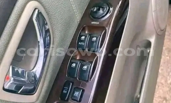 Sayi Na hannu Toyota Camry White Mota in Cotonou a Benin