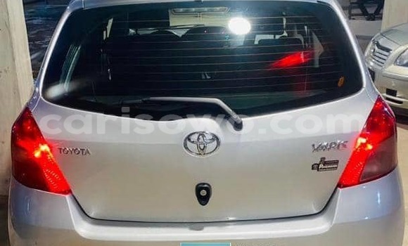 Sayi Na hannu Toyota Yaris Azurfa Mota in Cotonou a Benin